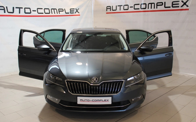 Skoda Superb cena 77900 przebieg: 151650, rok produkcji 2018 z Łobżenica małe 301